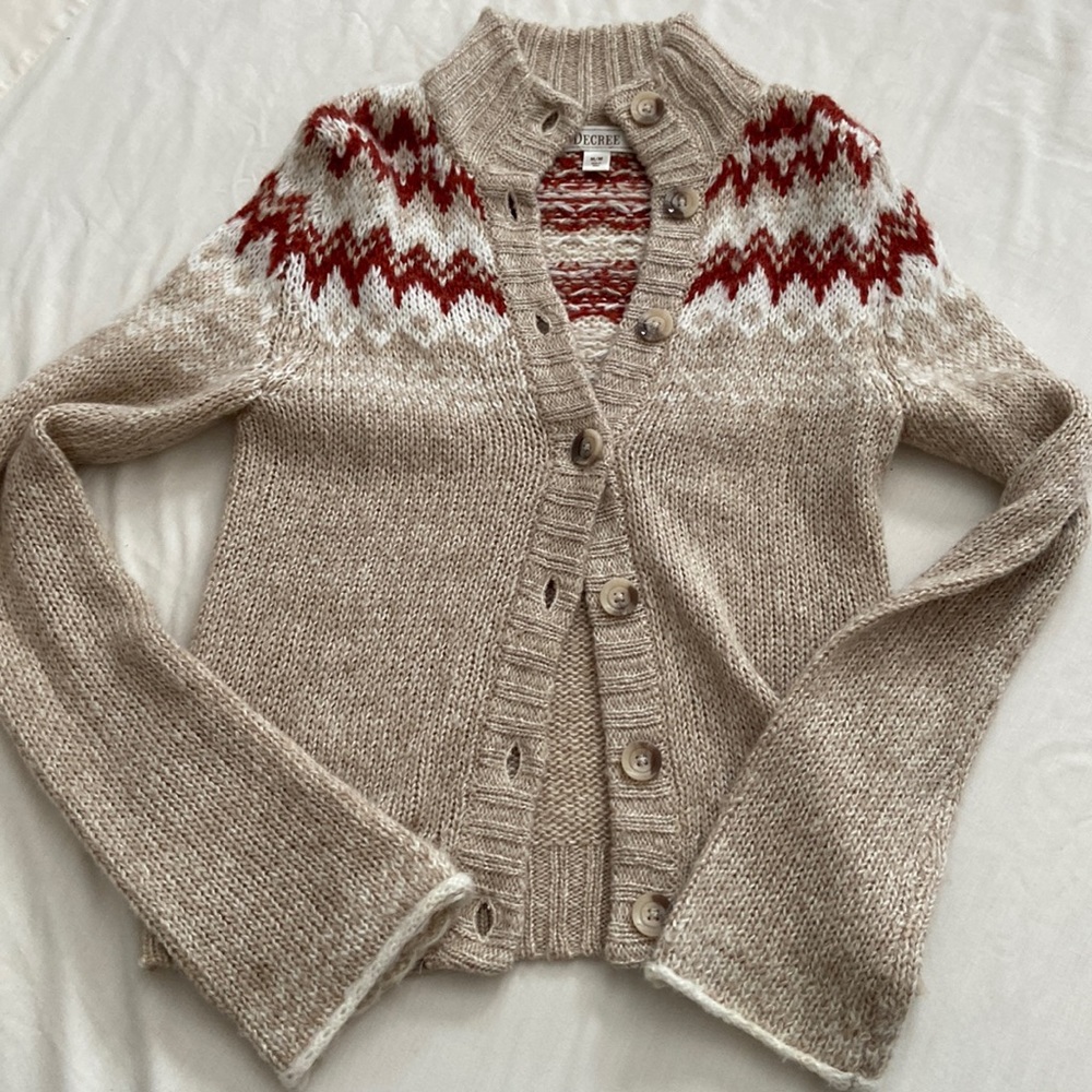Gently used. Juniors size medium Decree sweater